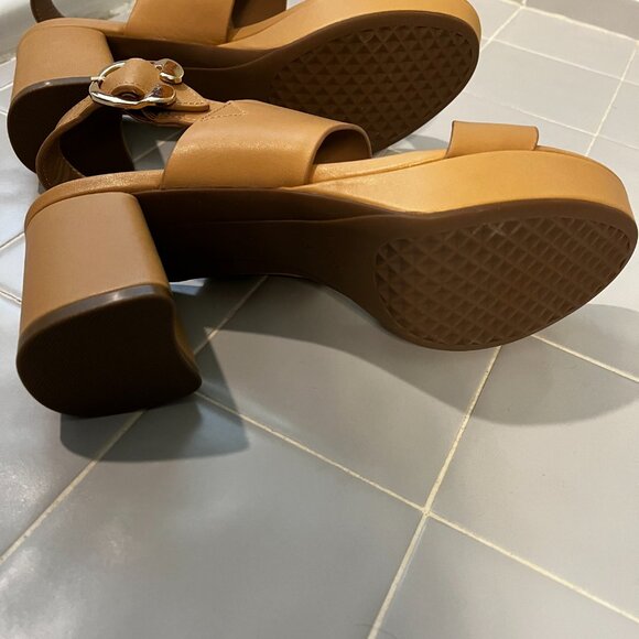 Aerosoles platform sandal; Camera.  Very comfortable, never worn outside! - Picture 6 of 7